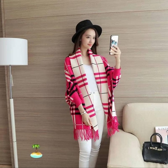 NWT-Gorgeous Winter Poncho Scarf/Poncho - Picture 4 of 4